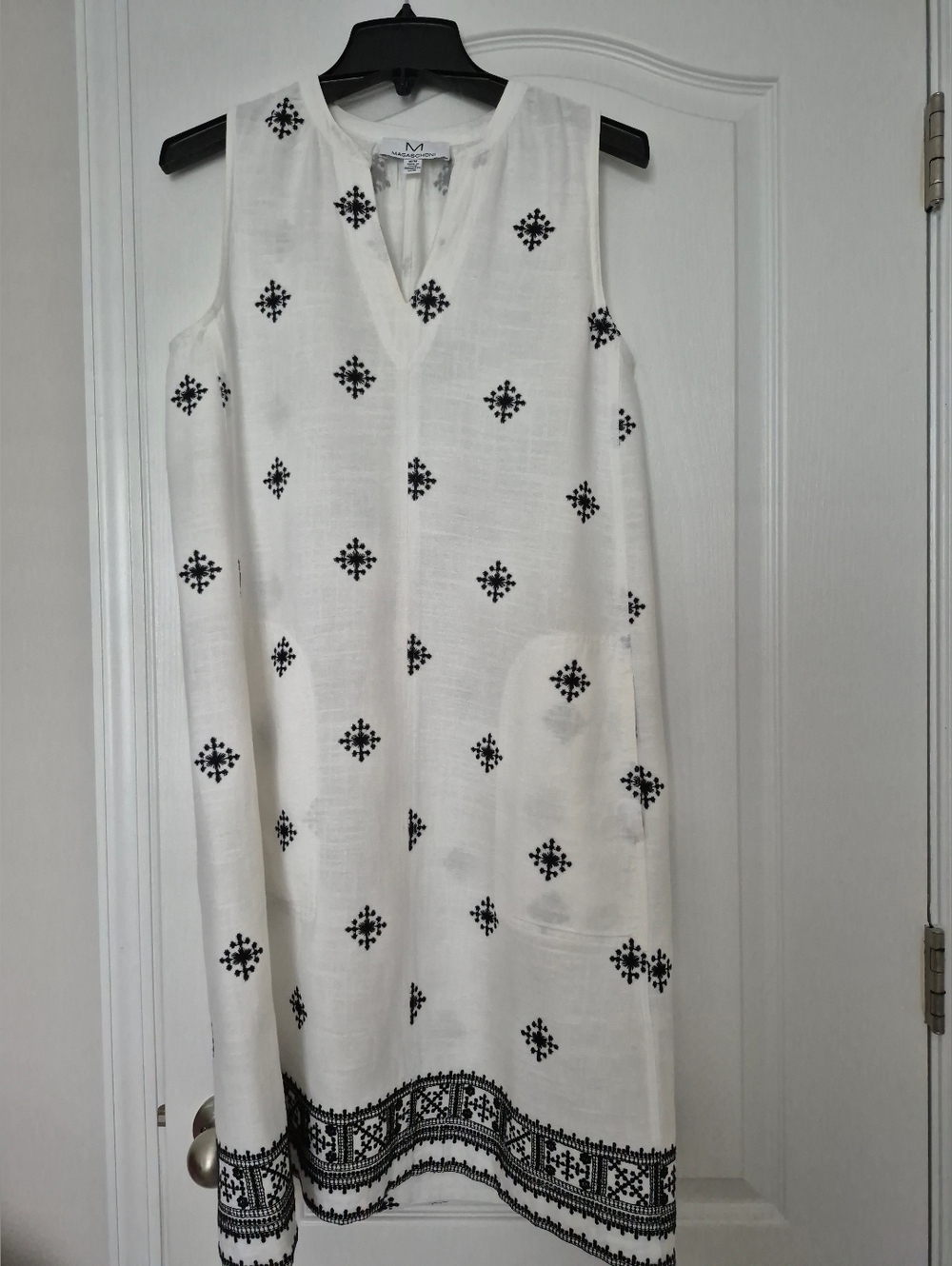 NWOT Magaschoni Dress Size M White Embroidered Sleeveless